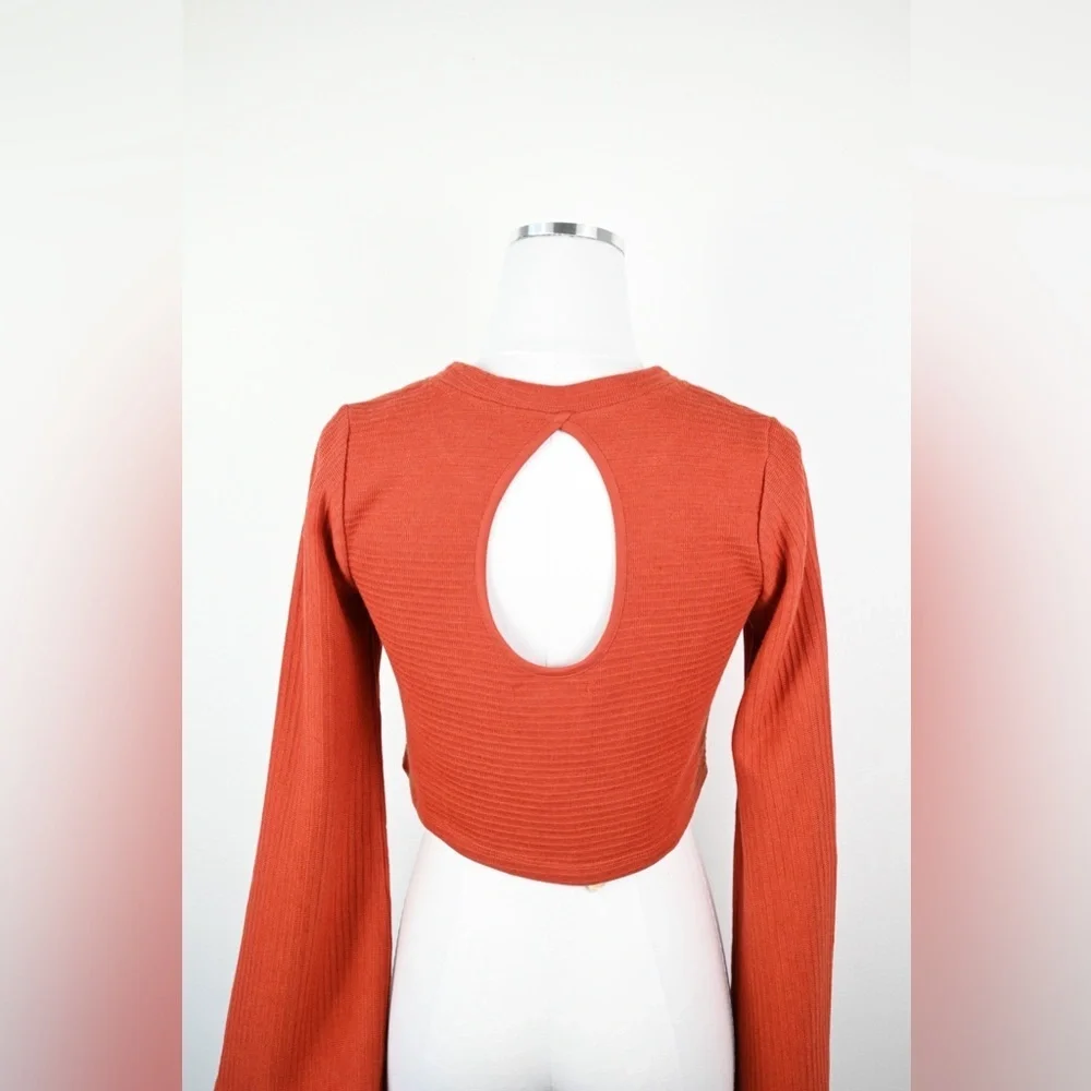 Band Of The Free Alize Bell Sleeve Crop Sweater - Picture 9 of 9